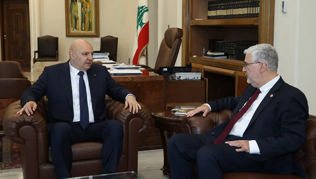عون اطّلع من رئيس الجامعة الأميركية على أوضاعها