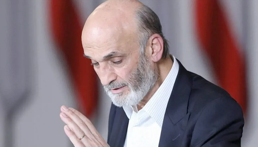 جعجع خلال تسليم المنتسبين للقوات اللبنانية بطاقاتهم: من المهم نشر الثقافة الحزبية