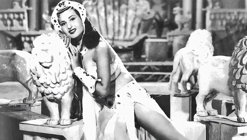 الرقص الشرقي في السينما بين نعيمة عاكف وفاتن حمامة وأمينة رزق