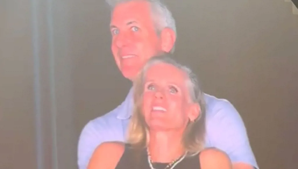 سيدة "قبلة كولدبلاي" تكشف خداع شريكها أخيراً (فيديو)