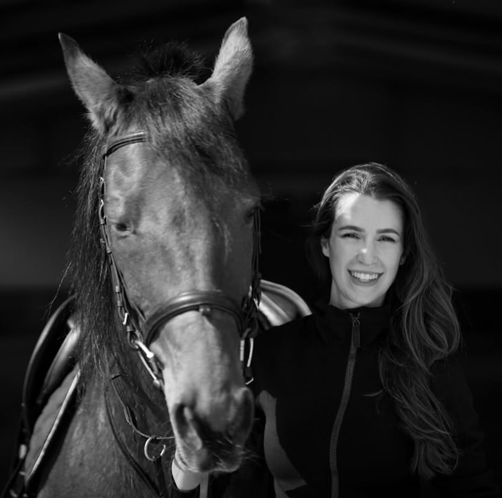 الأميرة رجوة تمارس هواية ركوب الخيل (انستغرام)