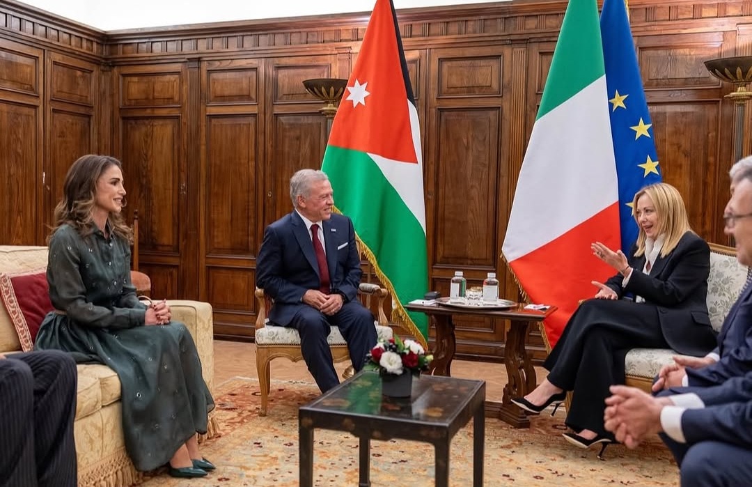 اطلالة الملكة رانيا العصرية الانيقة في لقاء رئيسة الوزراء الإيطالية جورجيا ميلون (انستغرام)