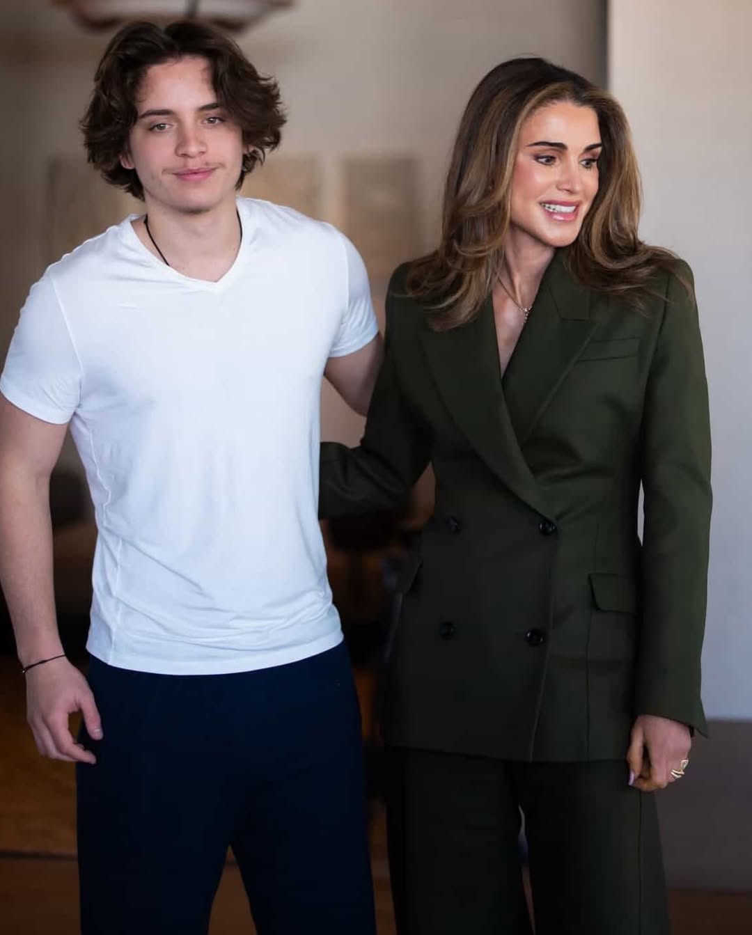 الملكة رانيا مع نجلها الأمير هاشم في واشنطن (انستغرام)