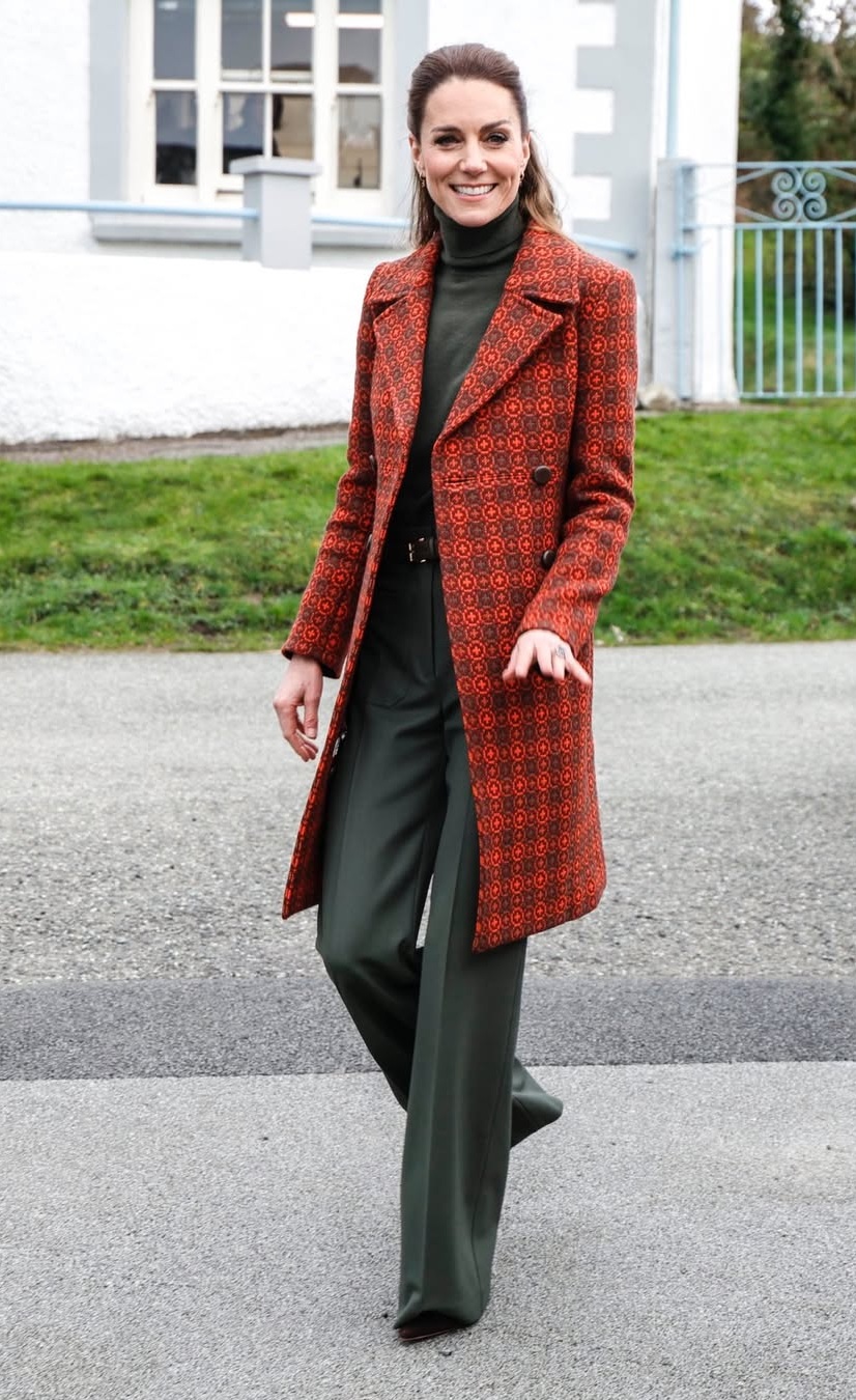 كيت ميدلتون بإطلالة ريترو في لقاء من الحرفيين الويلزيين (انستغرام)