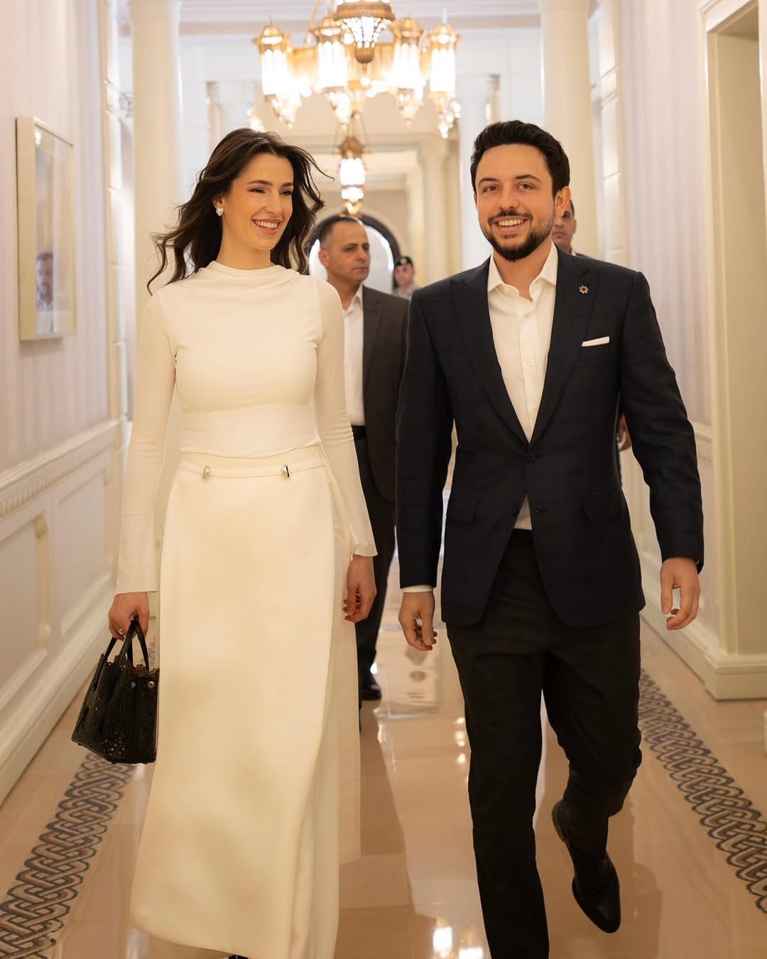 الاميرة رجوة بإطلالة طقم ابيض انيق من توقيع ريما زهران عام 2025 (انستغرام)