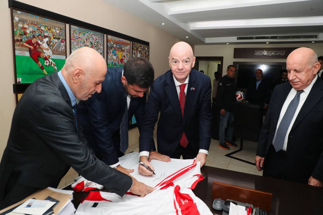 إنفانتينو استعرض المشاريع المستقبلية في لبنان مشيراً إلى أن هناك المزيد في الطريق. (وكالات)