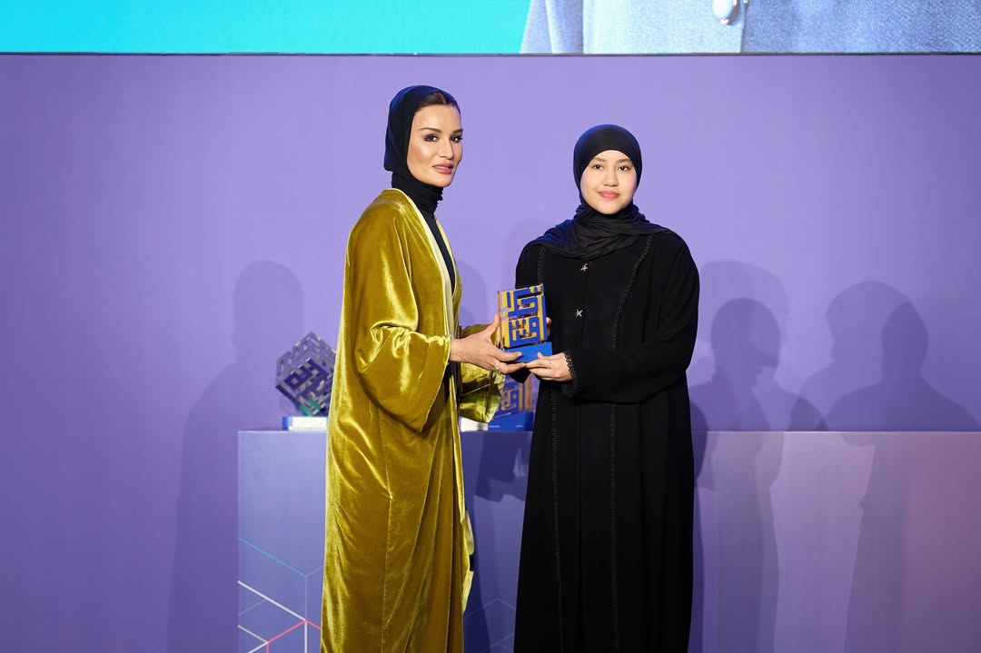 الشيخة موزة بإطلالة جريئة في حفل اخلاقنا 2026 (انستغرام)