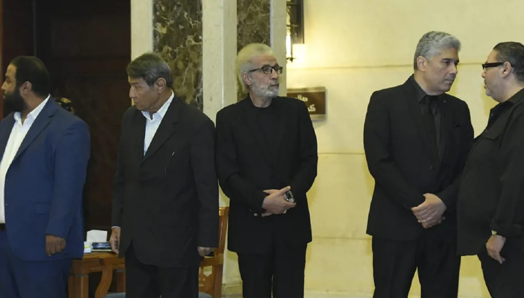 عزاء عبد الرحمن أبو زهرة يجمع نجوم الفن... وأشرف زكي يتحرك ضد الإساءات