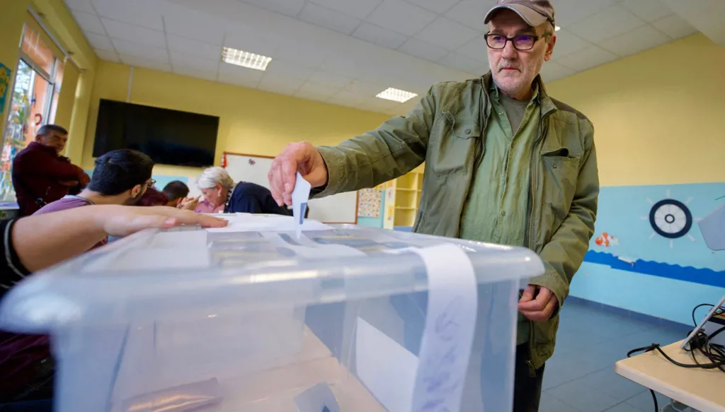 البلغاريون يصوّتون في انتخابات تشريعية للمرة الثامنة في خمس سنوات