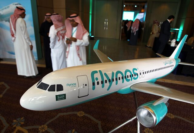 نموذج لطائرة تابعة لشركة طيران ناس السعودية خلال حفل توقيع اتفاقية مع شركة إيرباص في الرياض (رويترز - أرشيف)