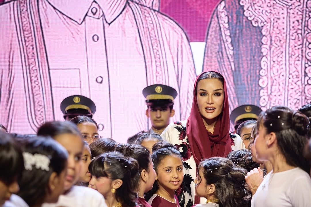 الشيخة موزة بإطلالة آسرة في اجدد ظهور لها (انستغرام)