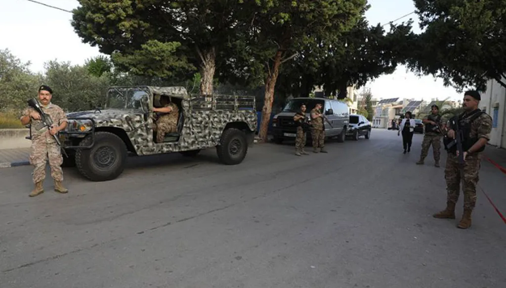 الجيش اللبناني: نجدد دعوتنا للمواطنين للتجاوب مع تدابيرنا الأمنية لتسهيل إجراء العملية الانتخابية ضمن أجواء من الحرية والديموقراطية