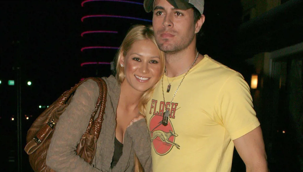 إنريكي إغليسياس وآنا كورنيكوفا بانتظار طفلهما الرابع