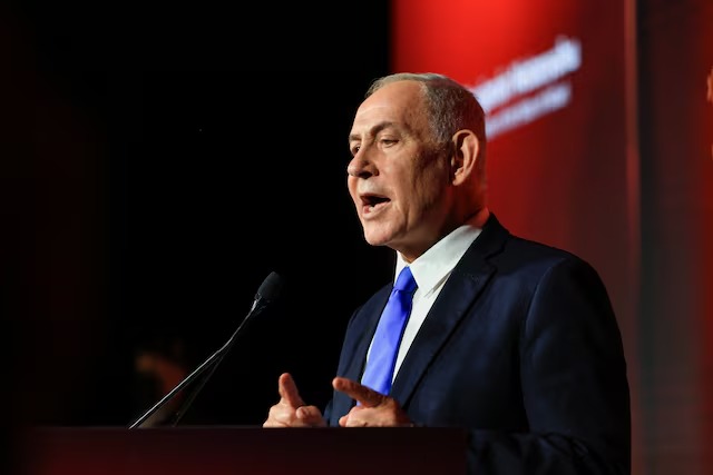 نتنياهو يلقي كلمة في قمة السياسة الدولية التي تنظمها وكالة أنباء القدس في 21 يونيو 2026 (رويترز)