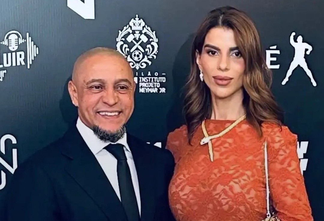روبرتو كارلوس وزوجته.
