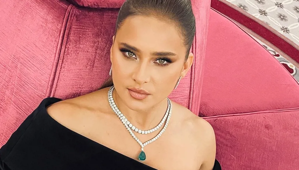 نيللي كريم تتصدر الترند برقصها في أسبوع القفطان المغربي (فيديو)