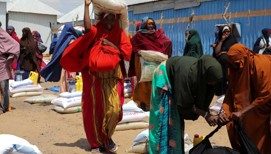 "الأغذية العالمي" يُحذر من اضطراره لوقف مساعدات الصومال