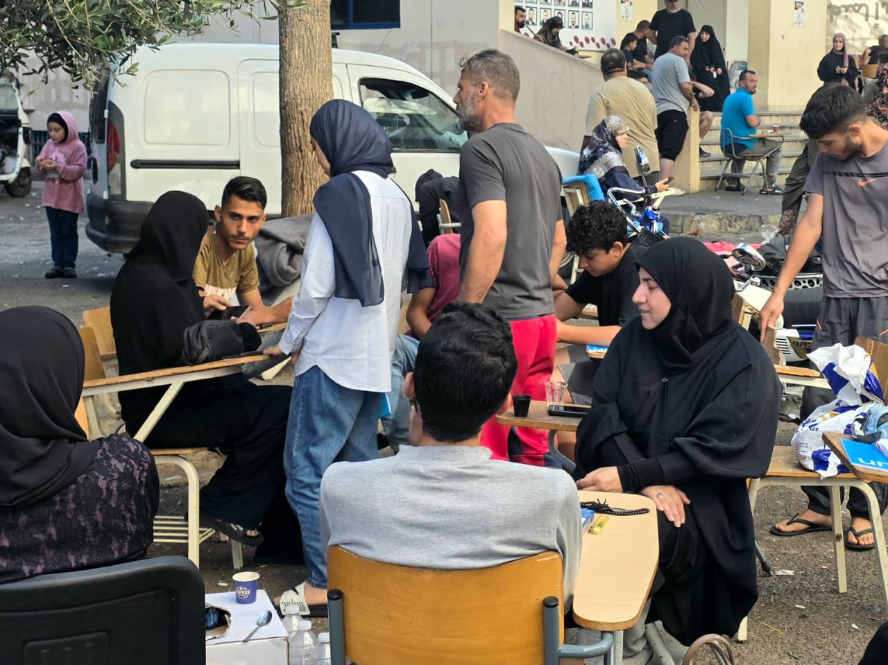 نازحون في الجامعة اللبنانية - الفرع الخامس في صيدا يتحضرون للعودة (أحمد منتش)
