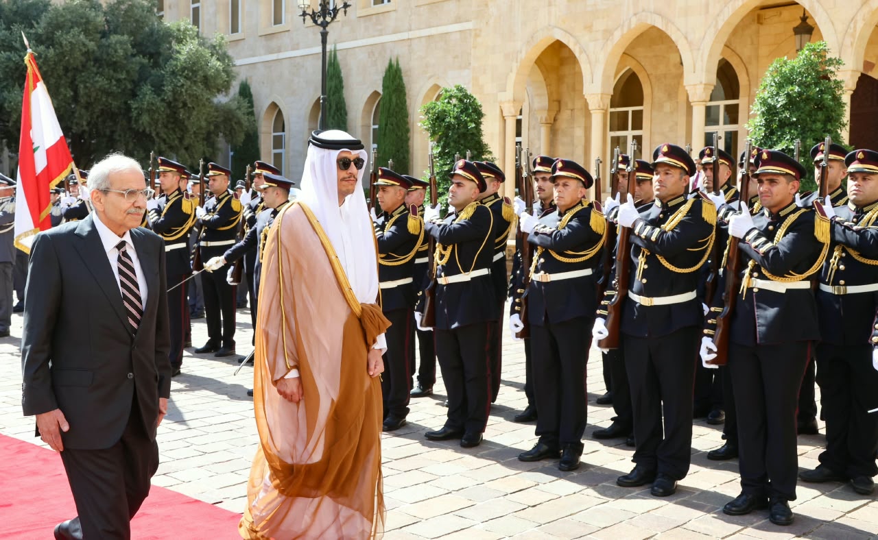    رئيس الحكومة نواف سلام مستقبلا رئيس الوزراء القطري الشيخ محمد بن عبد الرحمن بن جاسم آل ثاني