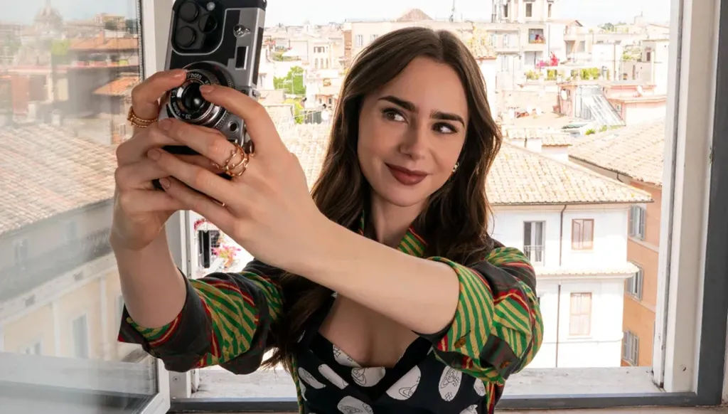 انتخاب البابا الجديد يؤجل "إيميلي في باريس"... ما القصة؟