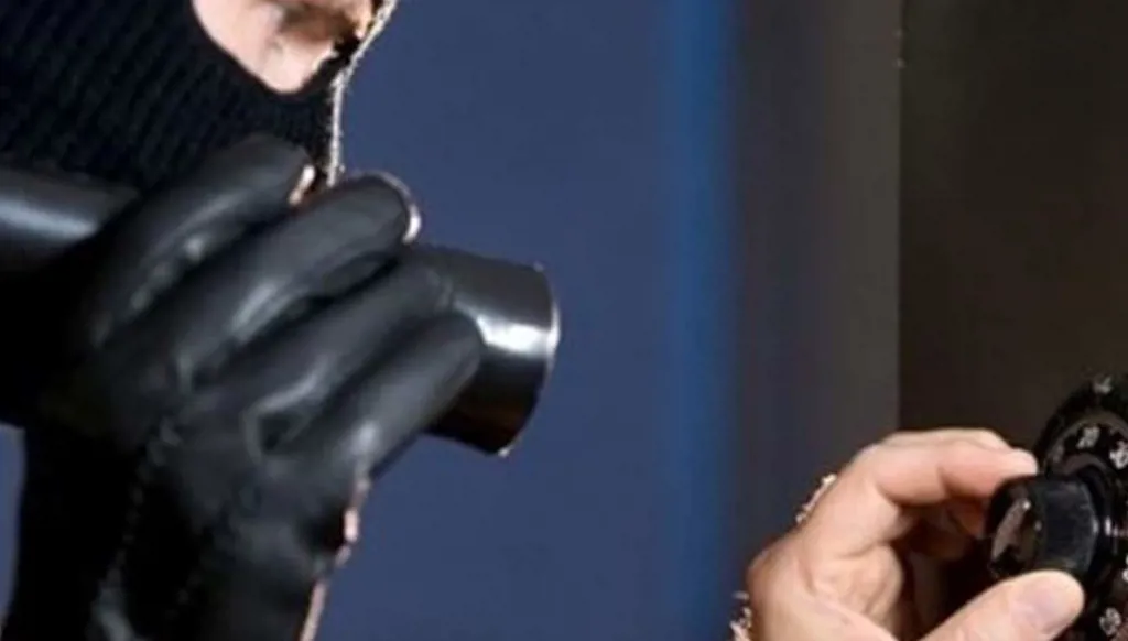 في الجميّزة... عصابة نفّذت عملية سرقة خزنة من داخل مطعم