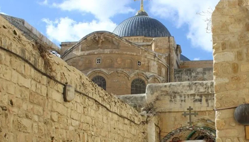 كنيسة القيامة تفتقد زوارها  ومدينة القدس تختنق بصمت!