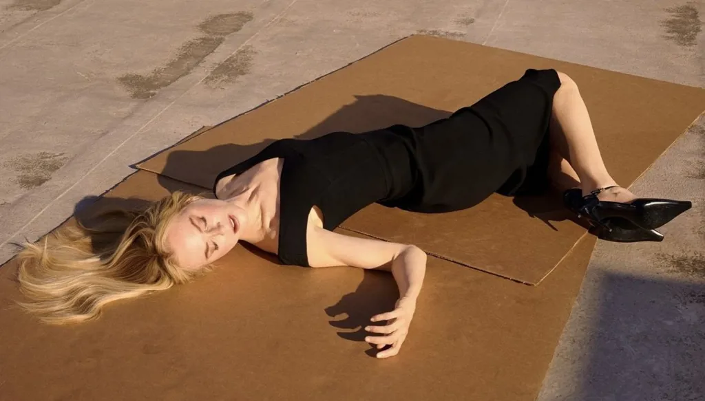 نيكول كيدمان بجرأة الأحمر بعد تبنّيها موضة الأسود لفترة طويلة (صور وفيديو)