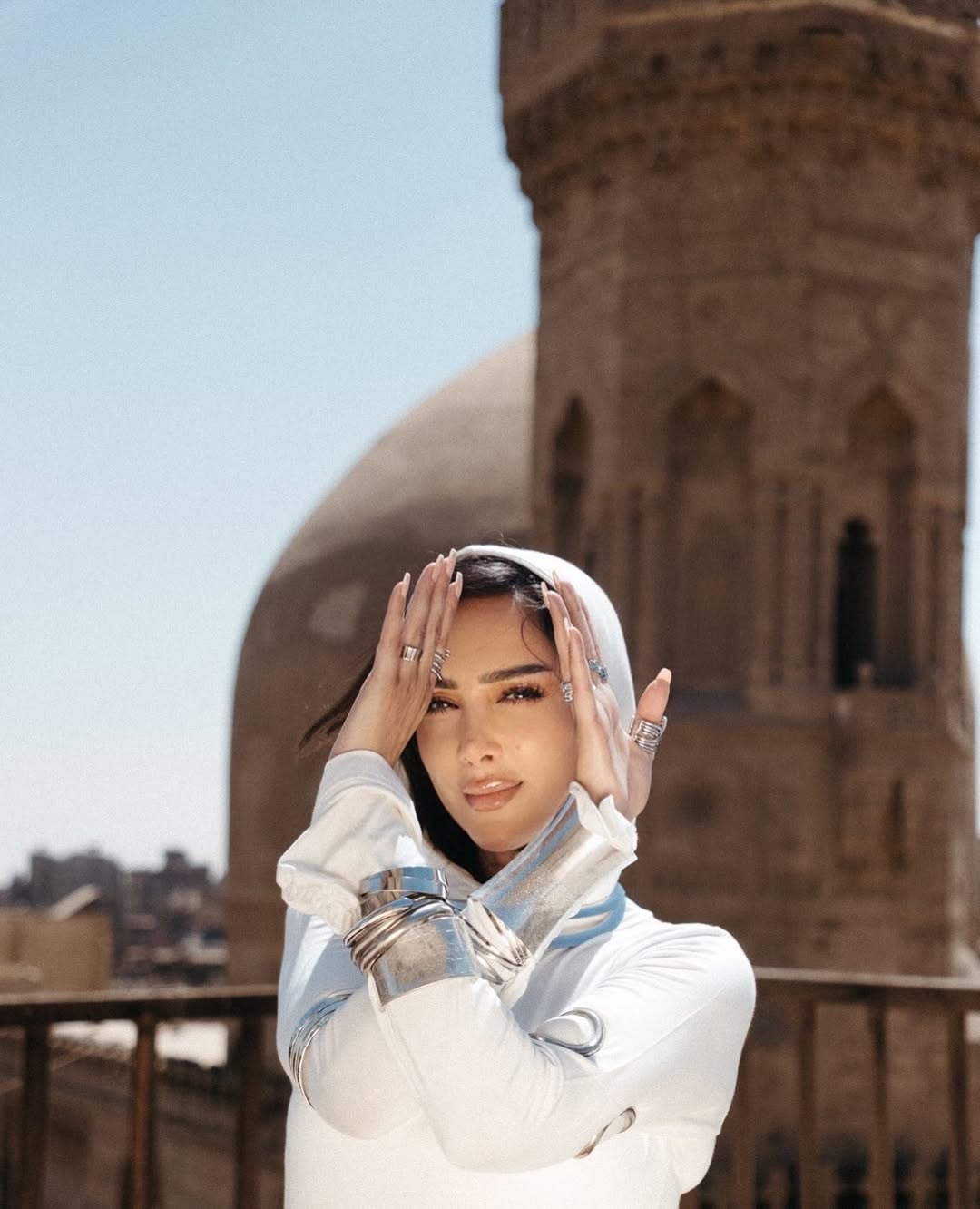 نصائح بسمة بوسيل لاعتماد الوشاج بأسلوب عصري (انستغرام)