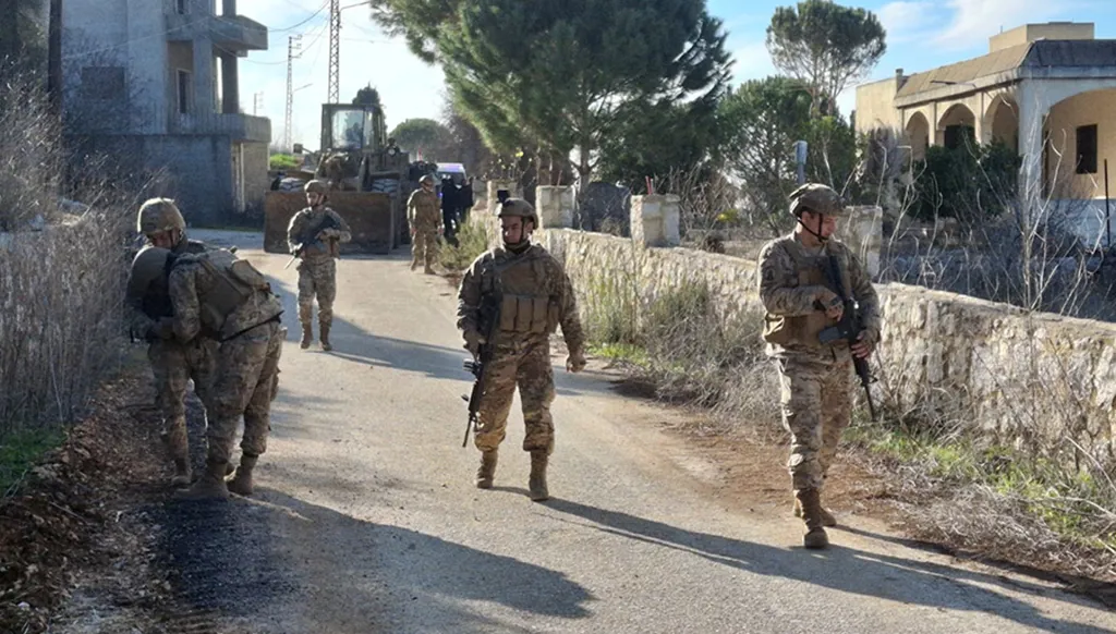على الرغم من استهدافه وإصابة عسكري... الجيش اللبناني يستكمل انتشاره جنوب الليطاني