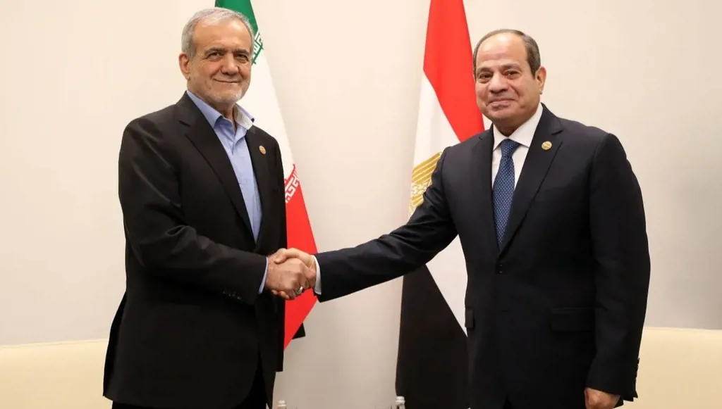 السيسي لبزشكيان: نرفض أي اعتداء على دول الخليج أو تهديد لسلامة أراضيها