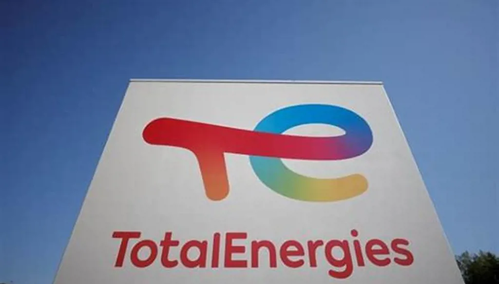 السعودية تعزز استثمارات الطاقة الشمسية... "توتال" ستبني محطة بقدرة 0.3 جيغاوات