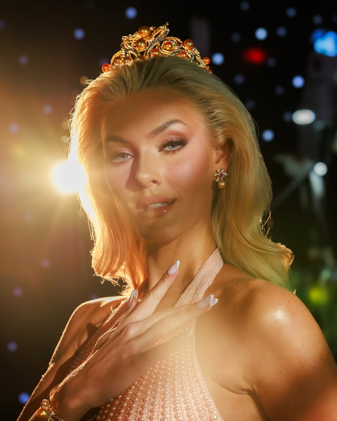 ملكة جمال الكون فيكتوريا كجري ثيلفيغ قبل تسليم التاج (انستغرام)