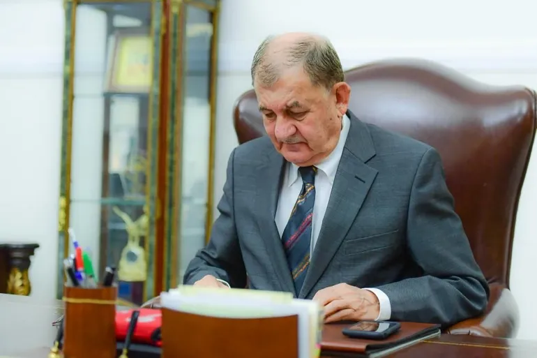 الرئيس العراقي عبد اللطيف جمال رشيد (مواقع).