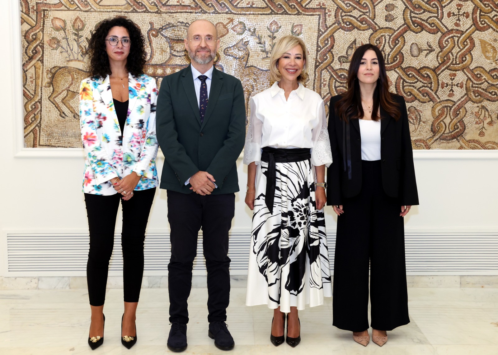 لقاء اللبنانية الأولى مع عدد من الشابات والشبان. 