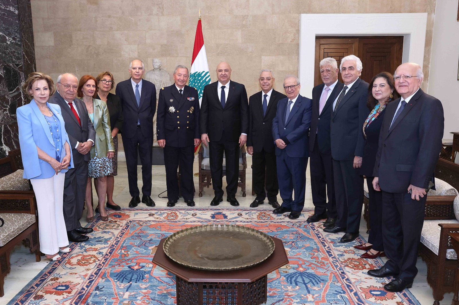 عون وجمعية أعضاء جوقة الشرف Legion d’honneur (الرئاسة اللبنانية).