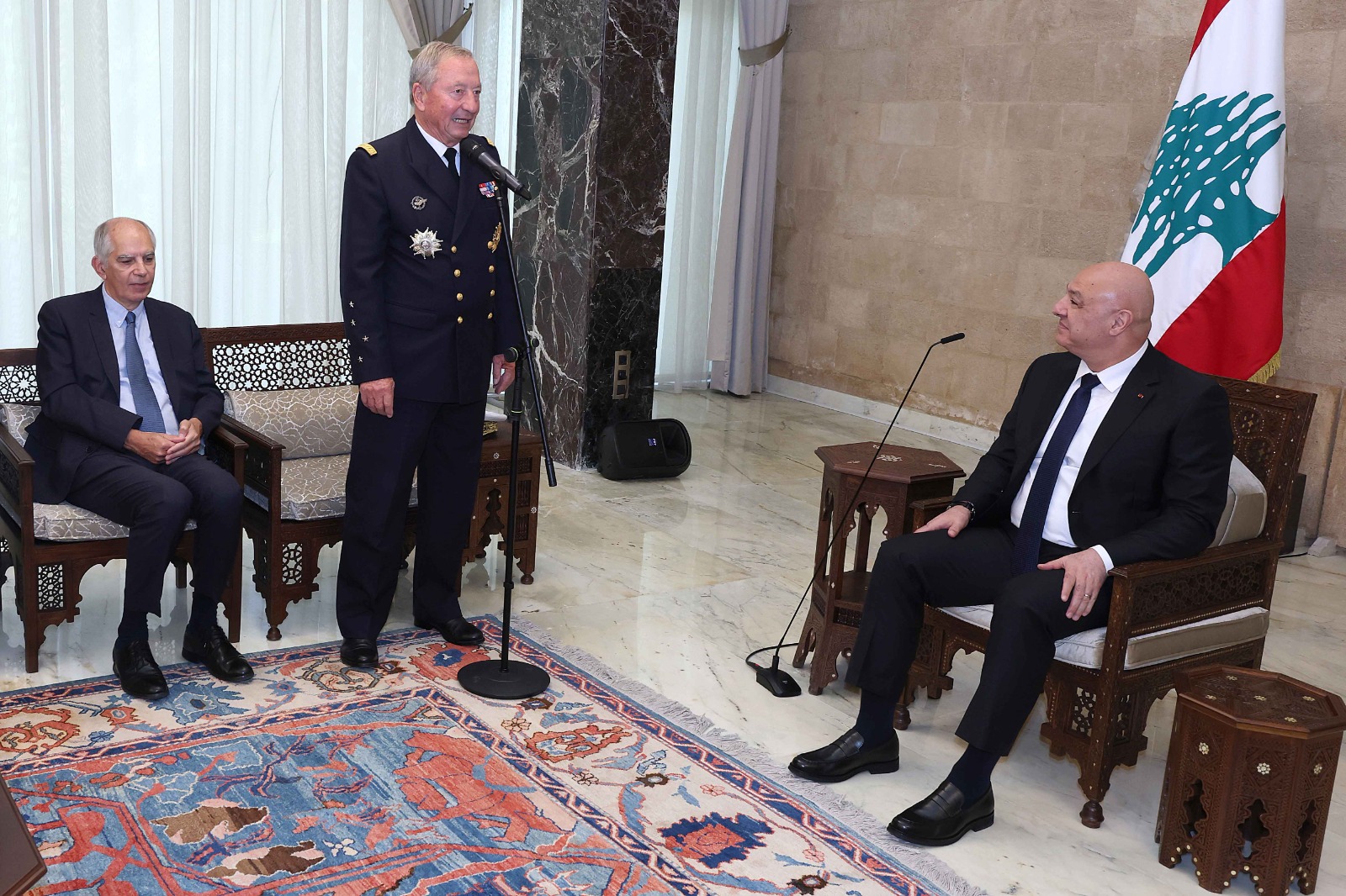 عون والأميرال كولديفي (الرئاسة اللبنانية).