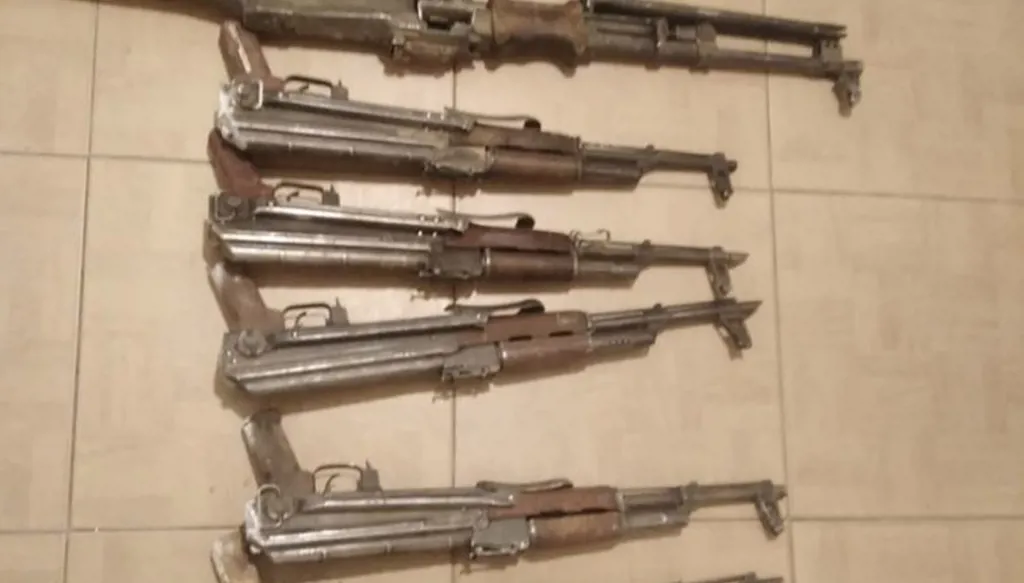 الجيش اللبناني: توقيف شخصين لاتجارهما بالأسلحة والذخائر الحربية ومصادرة كمية منها