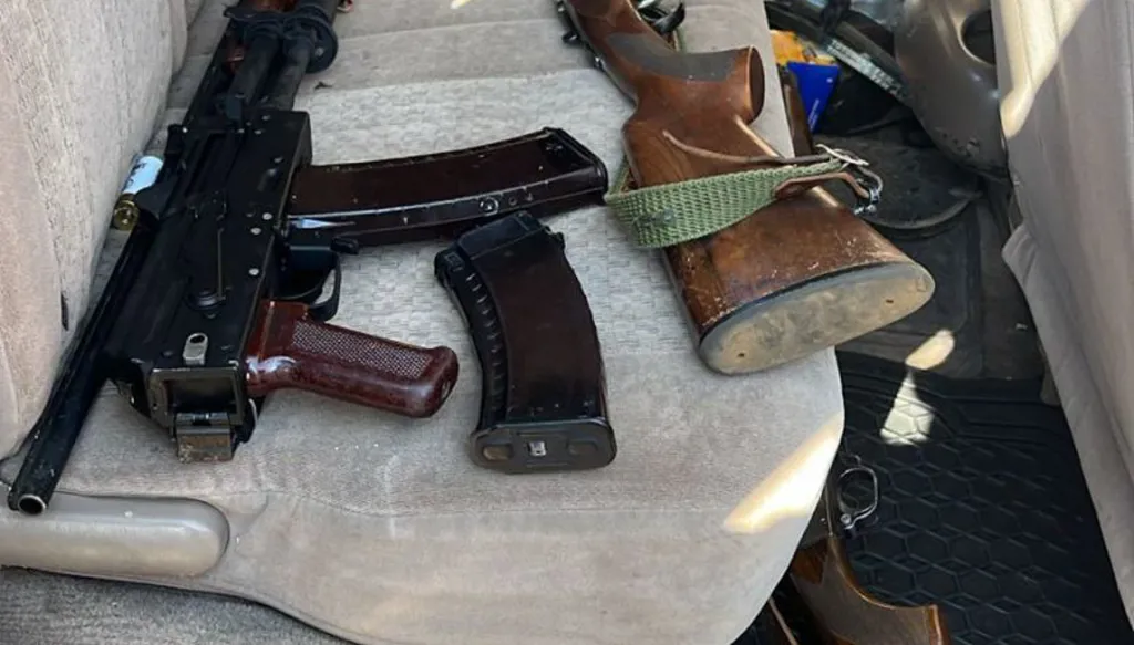 عمليات دهم واسعة للجيش اللبناني في حي الشراونة- بعلبك... وتوقيف عدد من المطلوبين (صور)