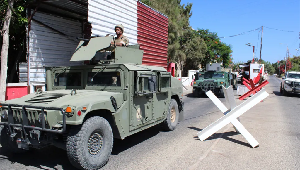 بالصور... الجيش اللبناني يوقف 49 شخصاً في مداهمات وحواجز أمنية في مناطق عدّة