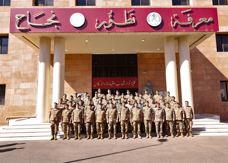 قائد الجيش اللبناني رودولف هيكل في زيارة إلى كلية فؤاد شهاب للقيادة والأركان (موقع الجيش)