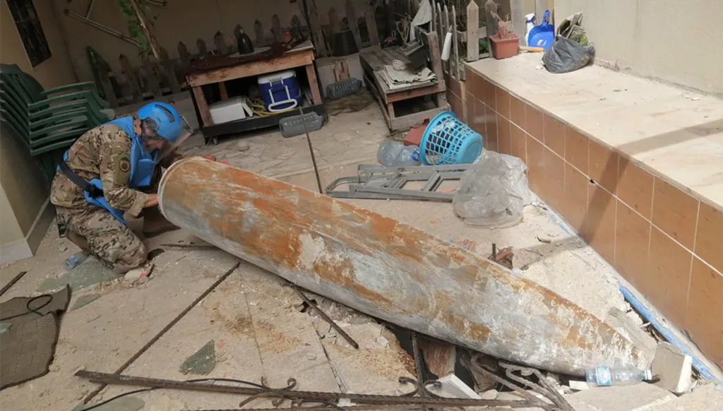 الجيش اللبناني يُفكّك قنابل طيران "غير منفجرة" في حارة حريك (صور)