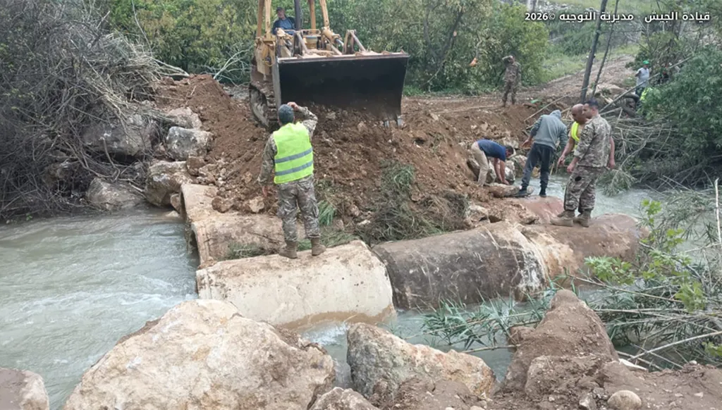 الجيش اللبناني يزيل ساتراً إسرائيلياً في صور ويستكمل تأهيل جسر طيرفلسيه