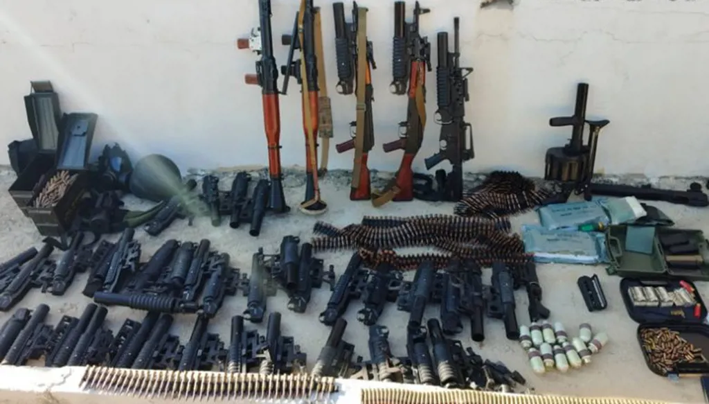 الجيش اللبناني: ضبط كمية كبيرة من الأسلحة الحربية في العبرة- كسروان (صور)