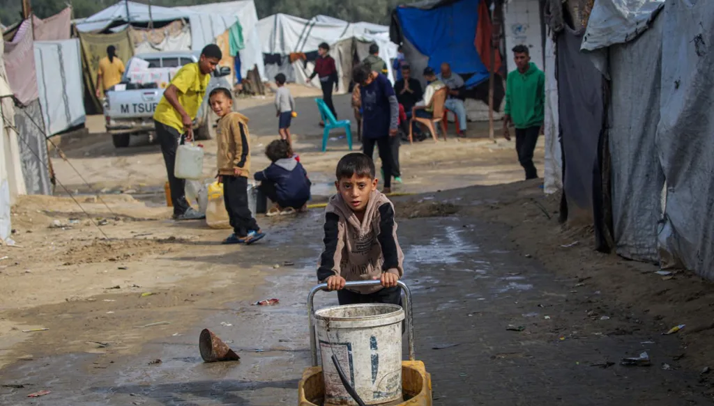 مصر تدرّب قوة من الشرطة الفلسطينية للمشاركة بحفظ الأمن في غزة بعد الحرب