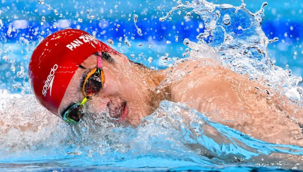 مفاجأة في مونديال السباحة بخروج بطل أولمبياد باريس