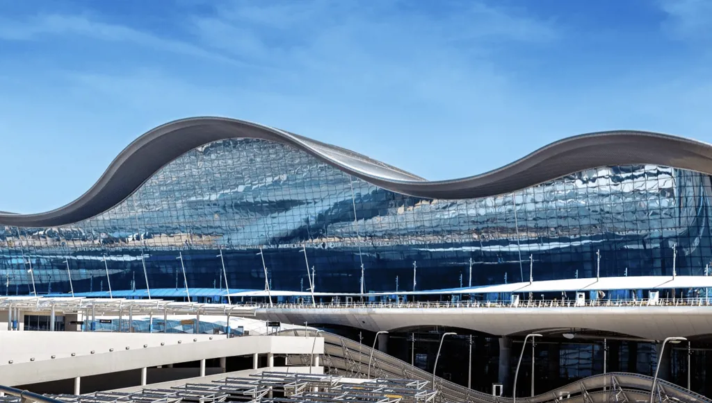 مطارات أبوظبي: وفاة آسيوي و7 إصابات في حادثة مطار زايد الدولي