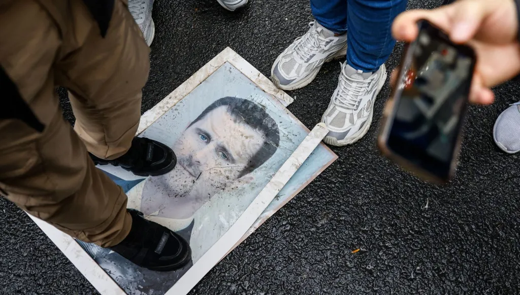 "حزب الله" والأسد... دمى لمشاريع إيران الإقليمية