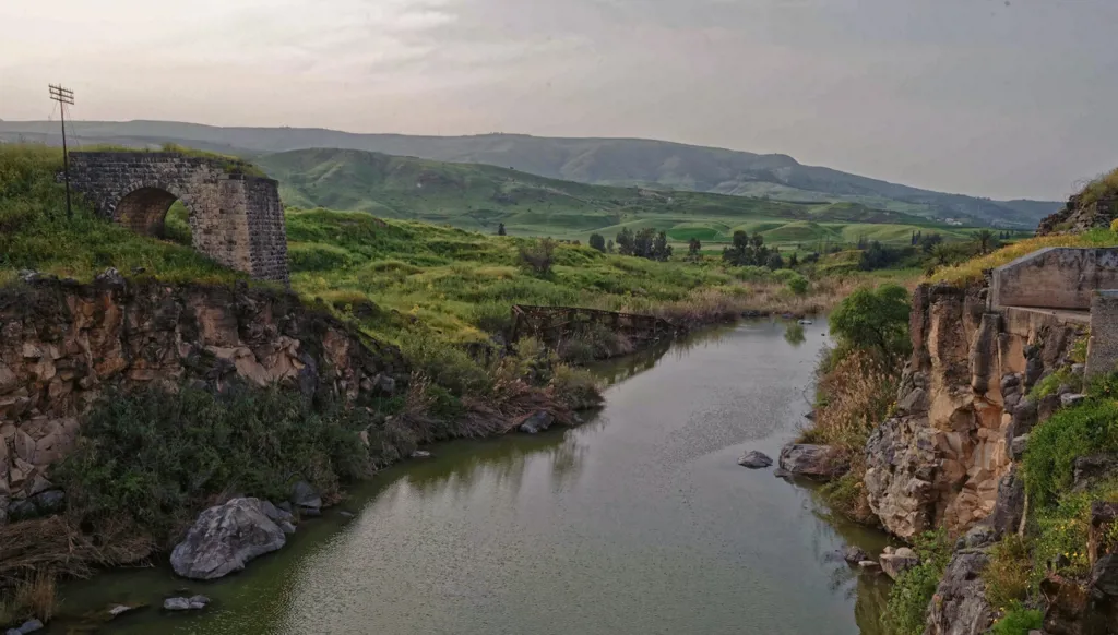 حين تعتصر إسرائيل اليرموك: الجنوب السوري في قبضة العطش السياسي