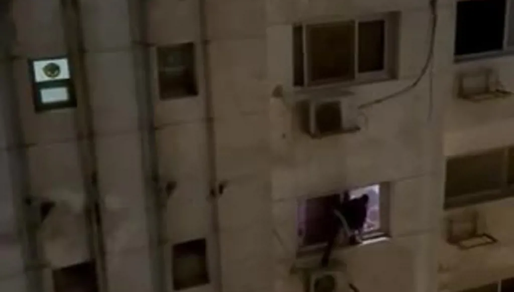 سارق يتحول إلى توم كروز... ما القصة؟