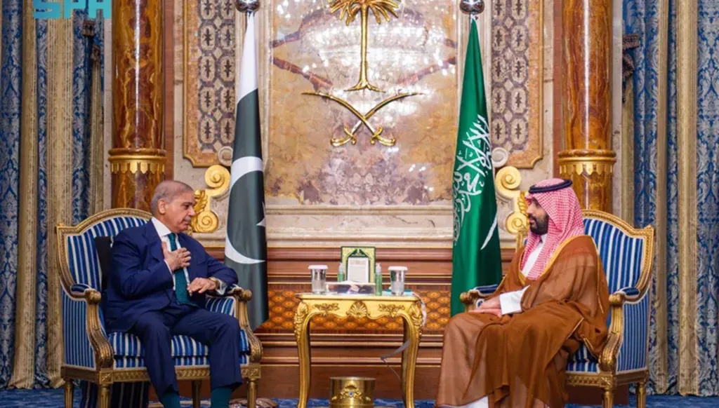 Le prince héritier d'Arabie Saoudite rencontre le Premier ministre pakistanais à Djeddah pour renforcer les liens et discuter de la diplomatie régionale